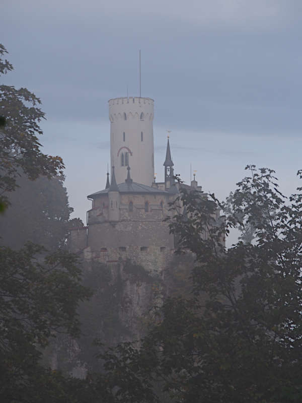 Schloss Lichtenstein von der Burg Lichtenstein aus