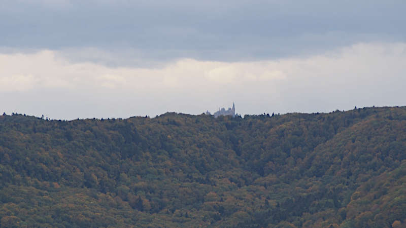 Schloss Hohenzollern in der Ferne