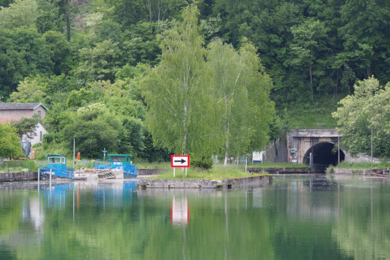 Kanal durch Tunnel